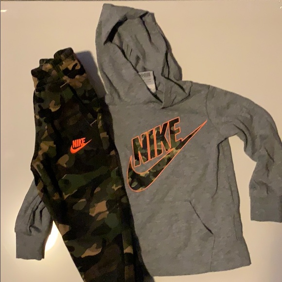 nike camo sweatsuit